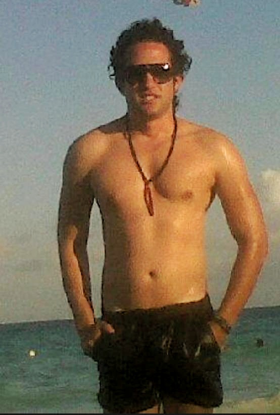 hombre en la playa